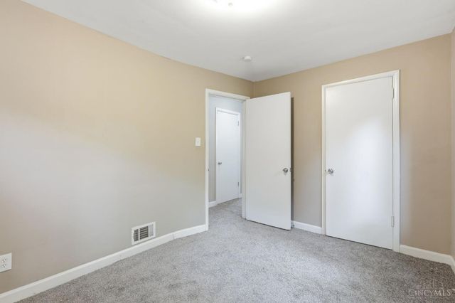 1694 Ashbrook Drive, Cincinnati, OH 45238