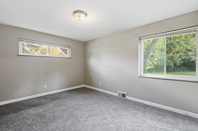 1694 Ashbrook Drive, Cincinnati, OH 45238