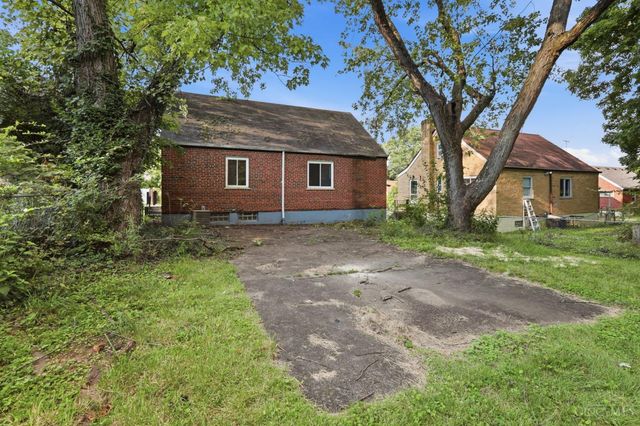 1694 Ashbrook Drive, Cincinnati, OH 45238
