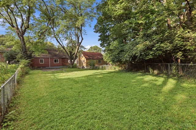 1694 Ashbrook Drive, Cincinnati, OH 45238