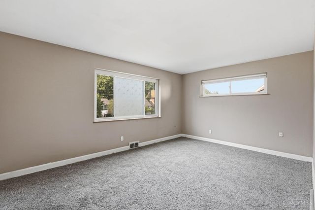 1694 Ashbrook Drive, Cincinnati, OH 45238