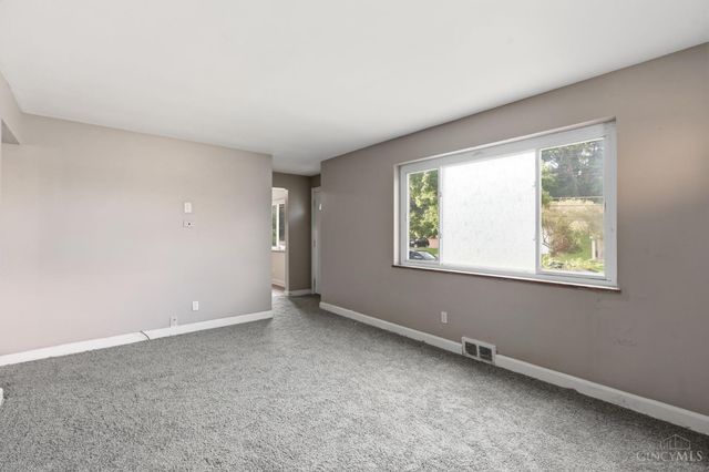 1694 Ashbrook Drive, Cincinnati, OH 45238