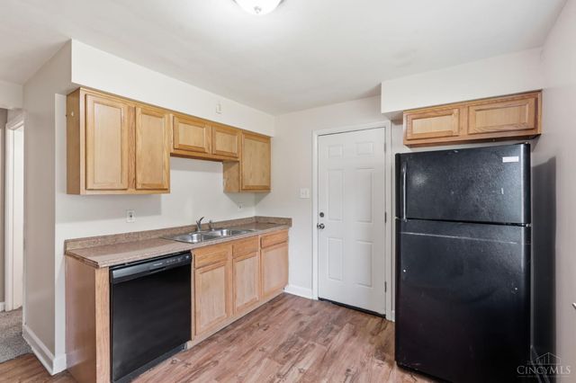 1694 Ashbrook Drive, Cincinnati, OH 45238