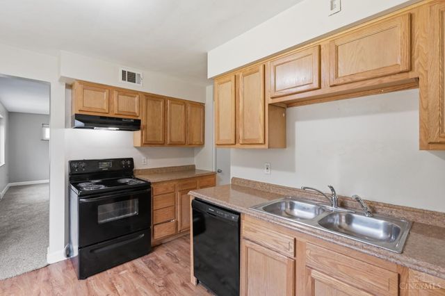 1694 Ashbrook Drive, Cincinnati, OH 45238