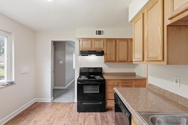1694 Ashbrook Drive, Cincinnati, OH 45238