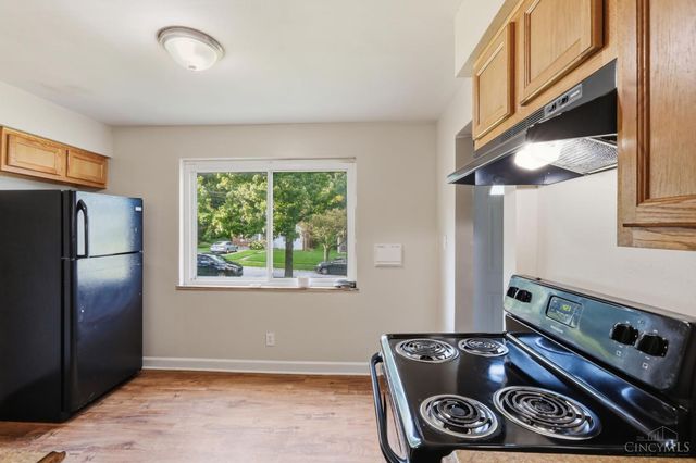 1694 Ashbrook Drive, Cincinnati, OH 45238