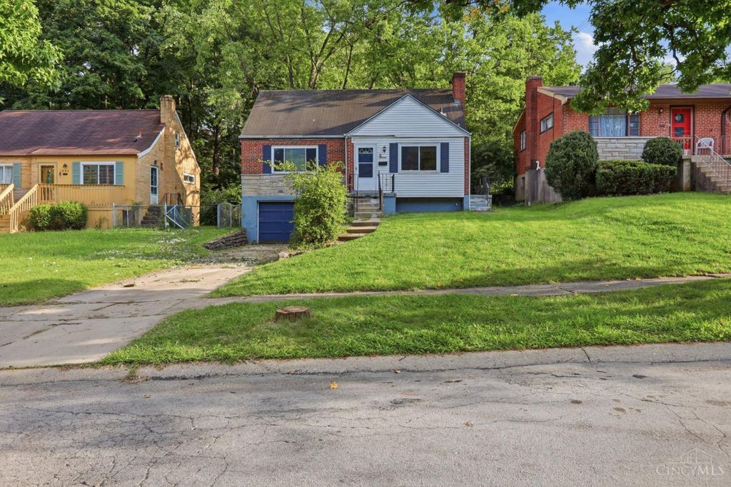 1694 Ashbrook Drive, Cincinnati, OH 45238