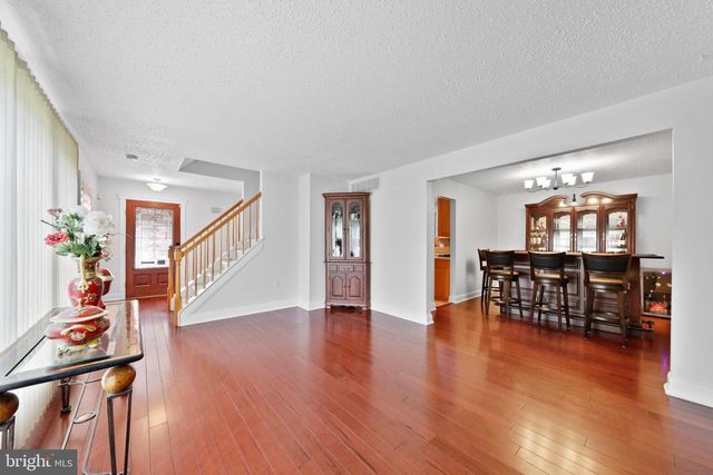4 CASTLE CT, Bordentown, NJ 08620