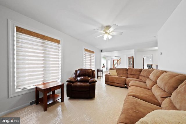 4 CASTLE CT, Bordentown, NJ 08620
