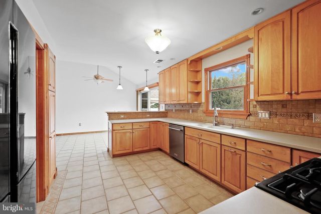 4 CASTLE CT, Bordentown, NJ 08620