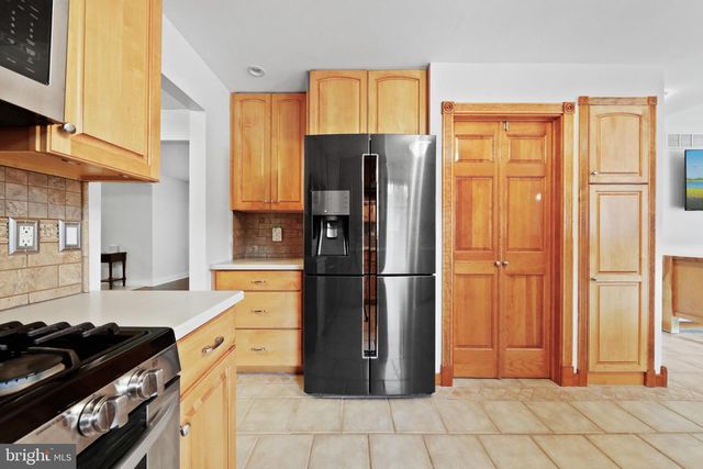 4 CASTLE CT, Bordentown, NJ 08620