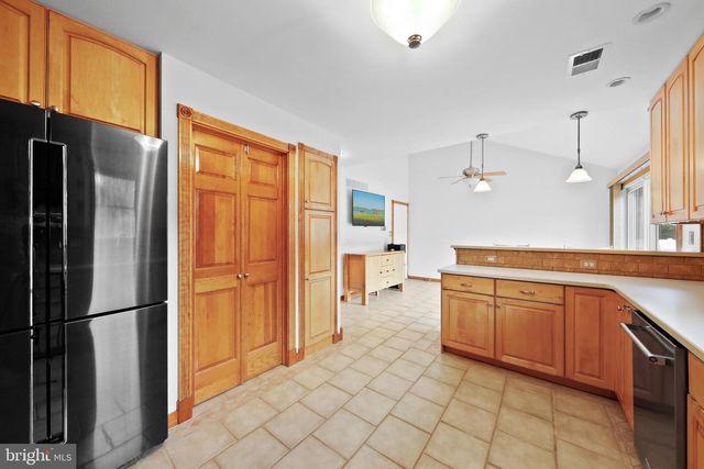 4 CASTLE CT, Bordentown, NJ 08620