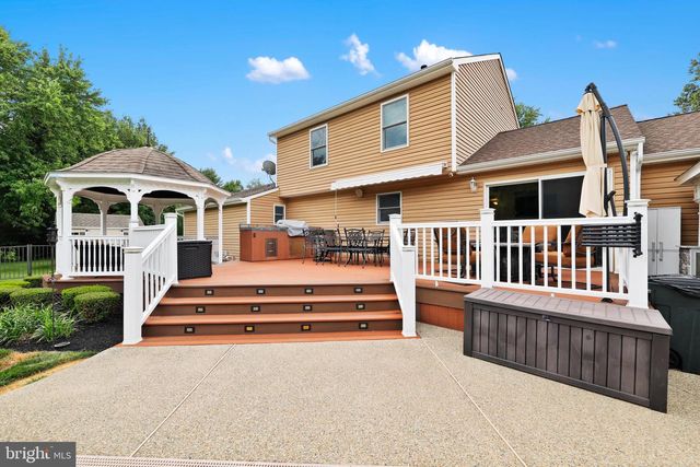 4 CASTLE CT, Bordentown, NJ 08620