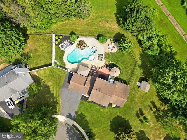 4 CASTLE CT, Bordentown, NJ 08620