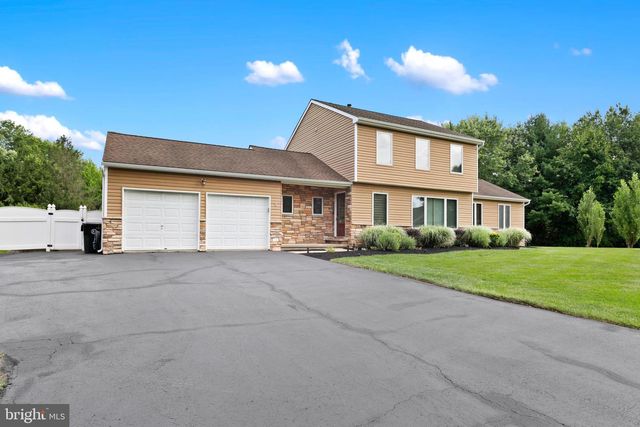 4 CASTLE CT, Bordentown, NJ 08620
