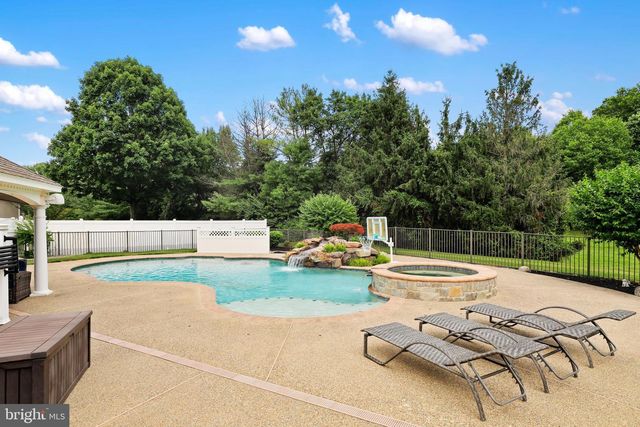 4 CASTLE CT, Bordentown, NJ 08620