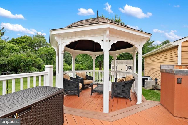 4 CASTLE CT, Bordentown, NJ 08620