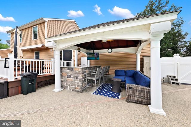 4 CASTLE CT, Bordentown, NJ 08620