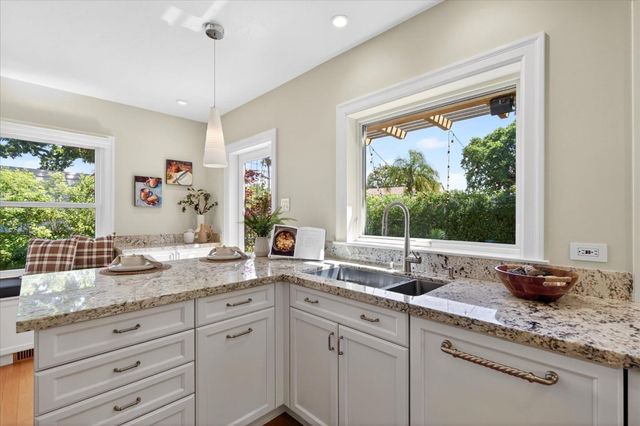 1315 James Avenue, Redwood City, CA 94062