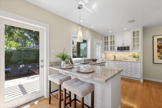 1315 James Avenue, Redwood City, CA 94062