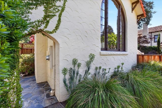 1315 James Avenue, Redwood City, CA 94062