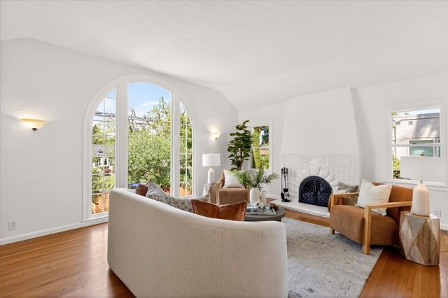 1315 James Avenue, Redwood City, CA 94062