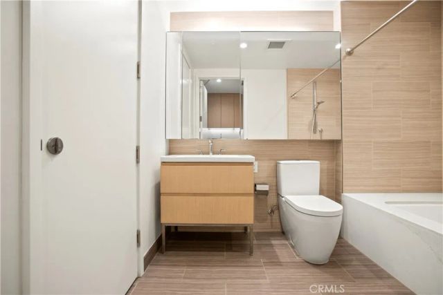 877 S Francisco Street 717, Los Angeles, CA 90017