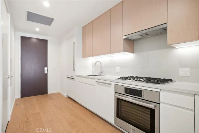 877 S Francisco Street 717, Los Angeles, CA 90017