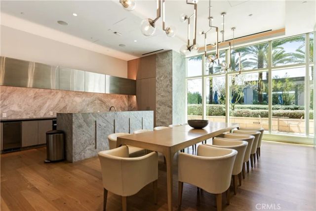 877 S Francisco Street 717, Los Angeles, CA 90017