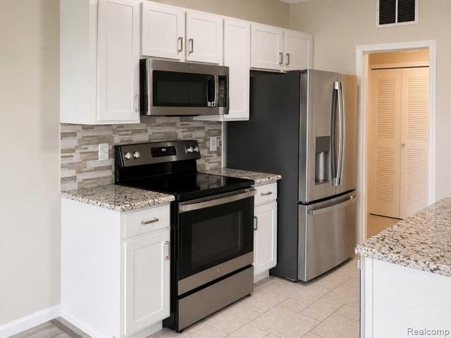 54601 Monarch Drive, Shelby Twp, MI 48316