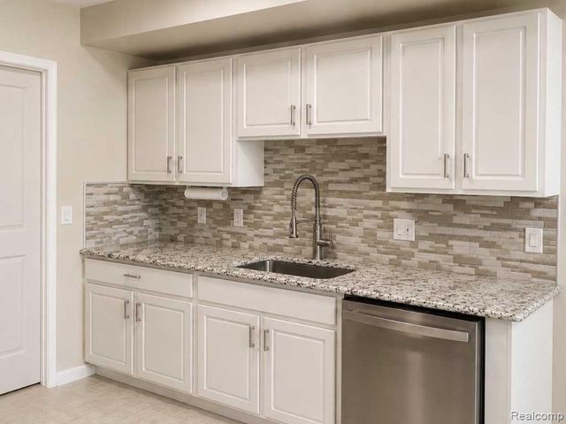54601 Monarch Drive, Shelby Twp, MI 48316