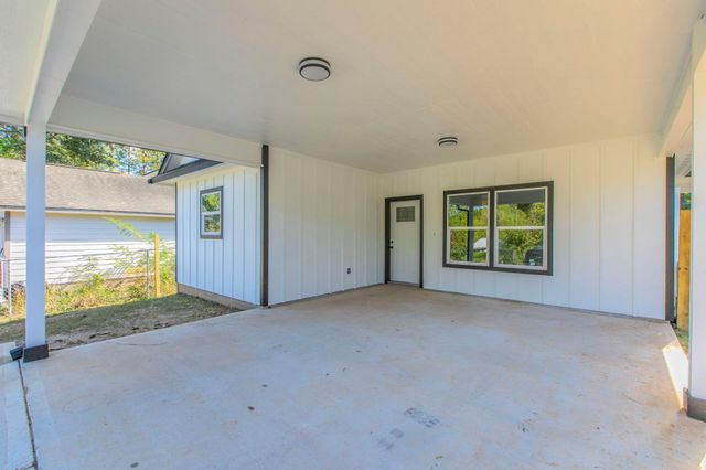 15591 Arrowhead Loop W, Willis, TX 77378