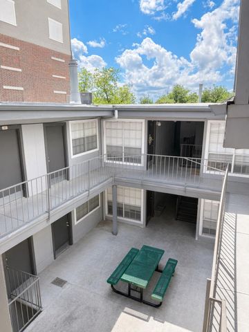 2704 Salado ST 103, Austin, TX 78705