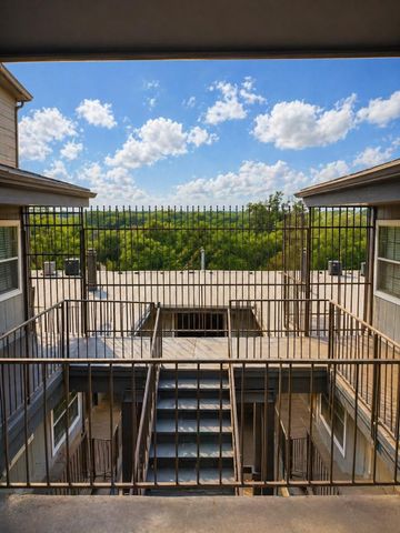 2704 Salado ST 103, Austin, TX 78705