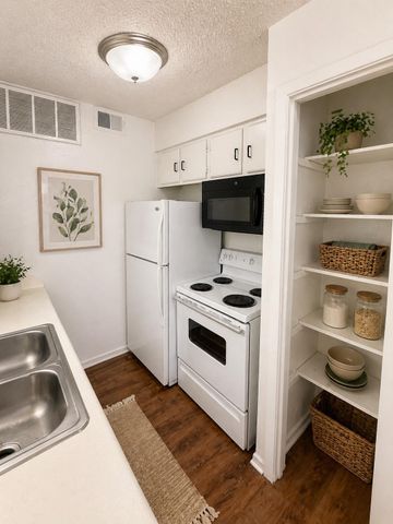 2704 Salado ST 103, Austin, TX 78705