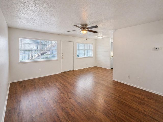 2704 Salado ST 103, Austin, TX 78705