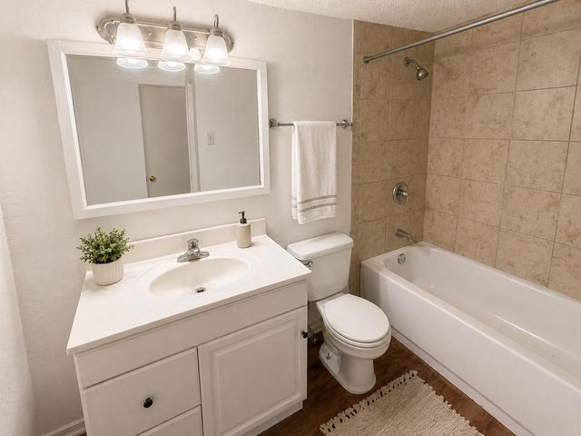2704 Salado ST 103, Austin, TX 78705