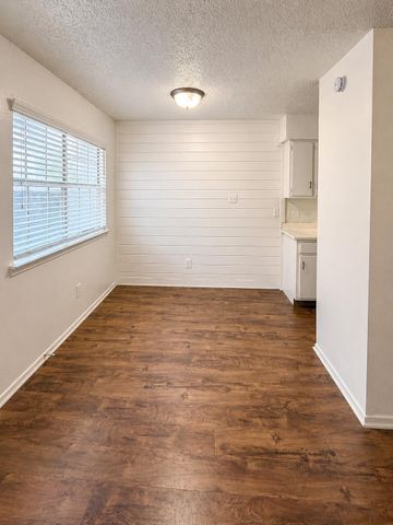2704 Salado ST 103, Austin, TX 78705