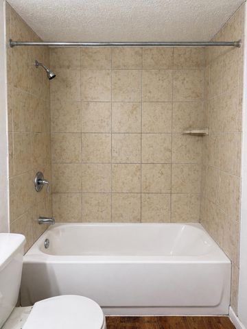 2704 Salado ST 103, Austin, TX 78705