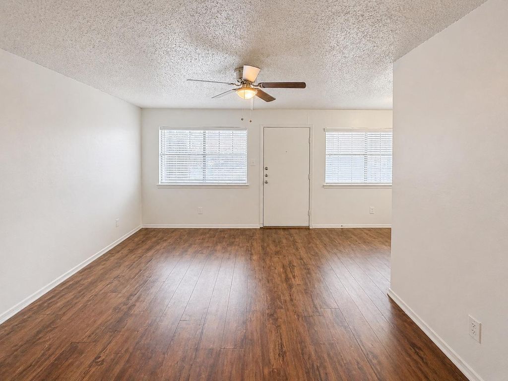 2704 Salado ST 103, Austin, TX 78705