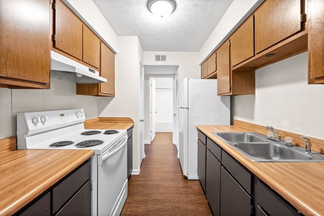 225 Clara Dr Unit 2L, Pembroke, KY 42266