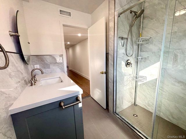 225 Cleveland Avenue, Mineola, NY 11501