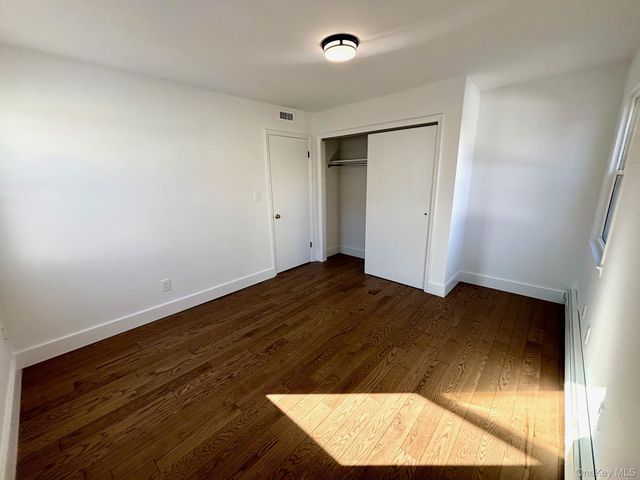 225 Cleveland Avenue, Mineola, NY 11501