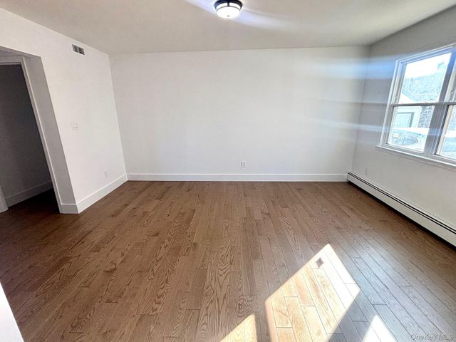 225 Cleveland Avenue, Mineola, NY 11501