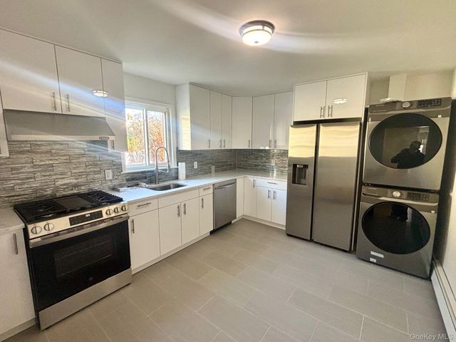 225 Cleveland Avenue, Mineola, NY 11501