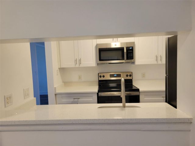 4501 W Mcnab Road 20, Pompano Beach, FL 33069