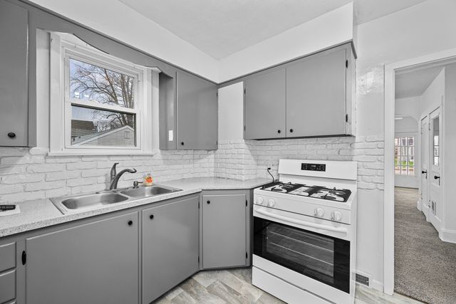 2037 30th Street, Rock Island, IL 61201