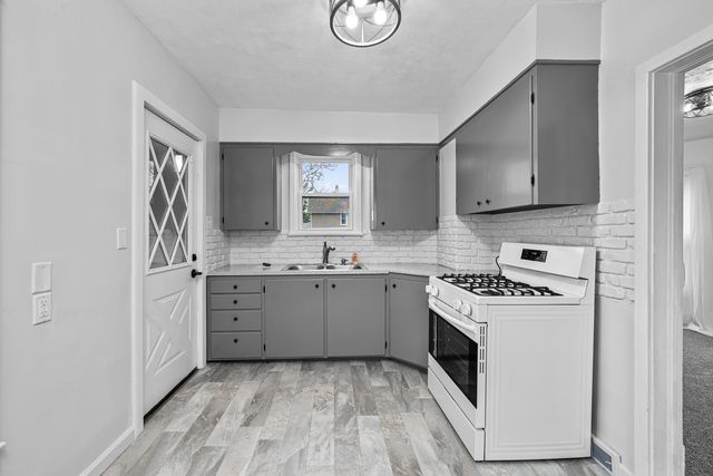 2037 30th Street, Rock Island, IL 61201