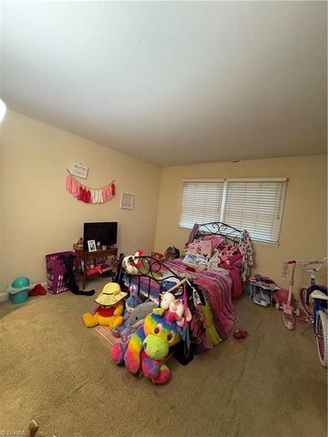 2890 Carriage Drive E, Winston-salem, NC 27106