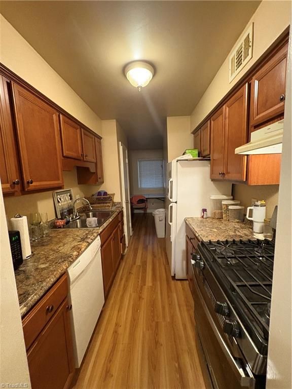 2890 Carriage Drive E, Winston-salem, NC 27106